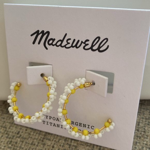 🌼MADEWELL Seed Bead Daisy Hoop Earrings 🌼 - Picture 4 of 9